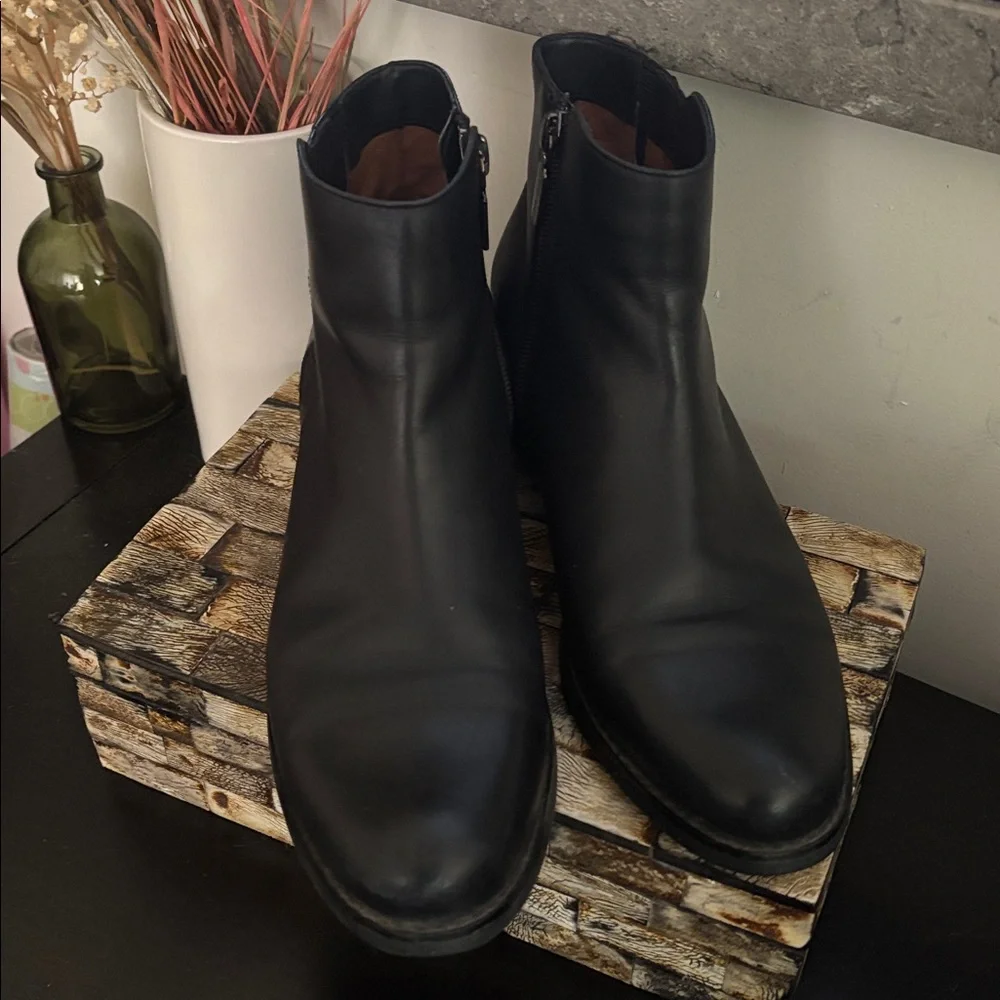 BLONDO (7W) AquaProtect Black Leather Ankle Booties Cowhair Waterproof Zipper - Picture 2 of 16